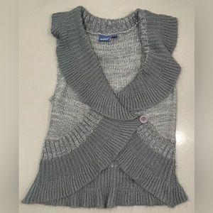 Gloria Vanderbilt casuals-Knitted sweater vest with large ruffle collar